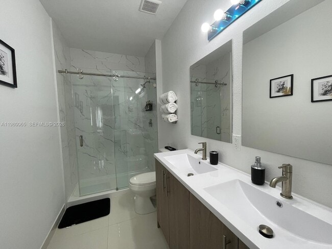 Building Photo - 302 NW 11th Ct