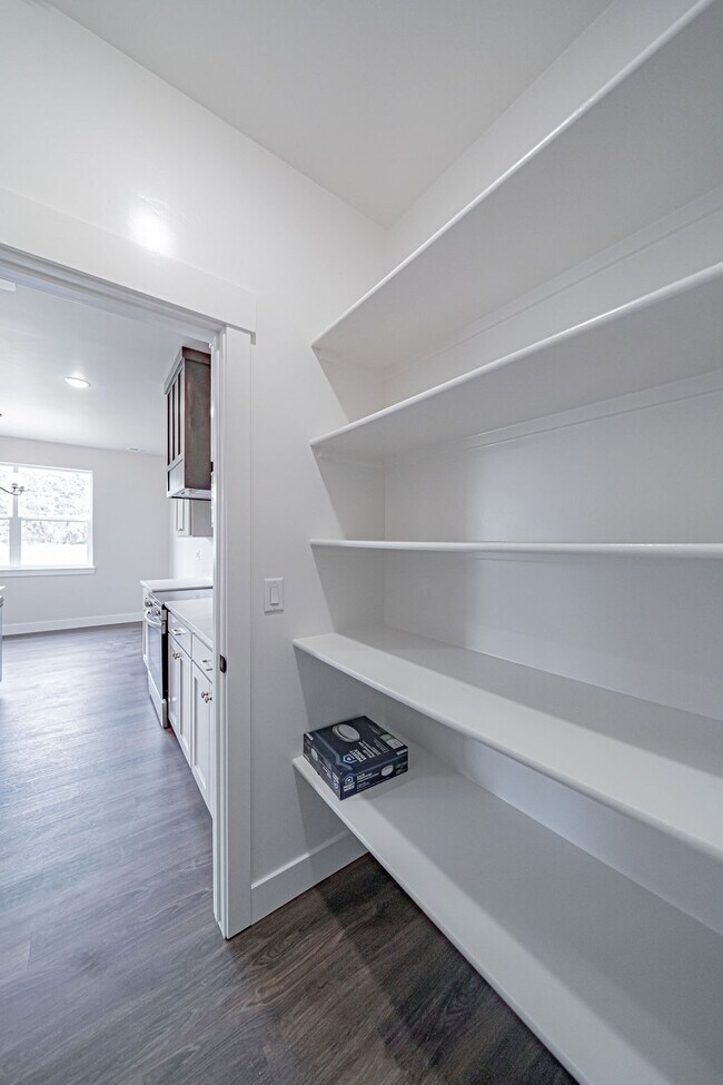 Building Photo - 2988 Huntshire Ave