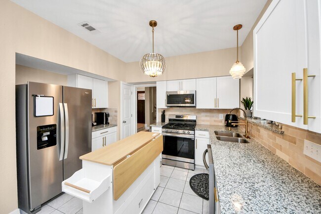Building Photo - 12334 Misty Laurel Dr