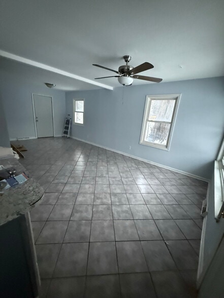 Building Photo - 328 Heath St