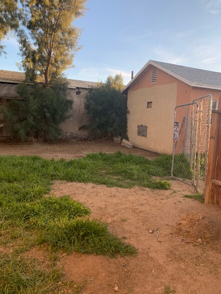 Building Photo - 15726 L St