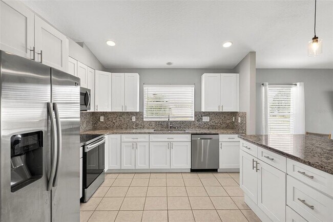 Building Photo - 7619 Crescent Palm Dr