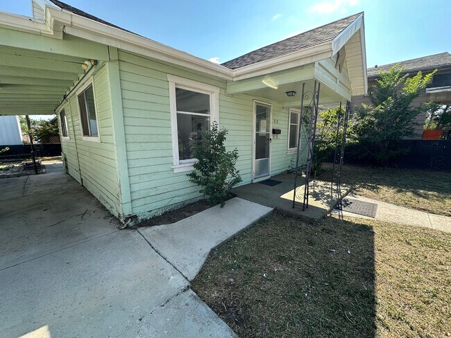 Building Photo - Cozy Price Rental