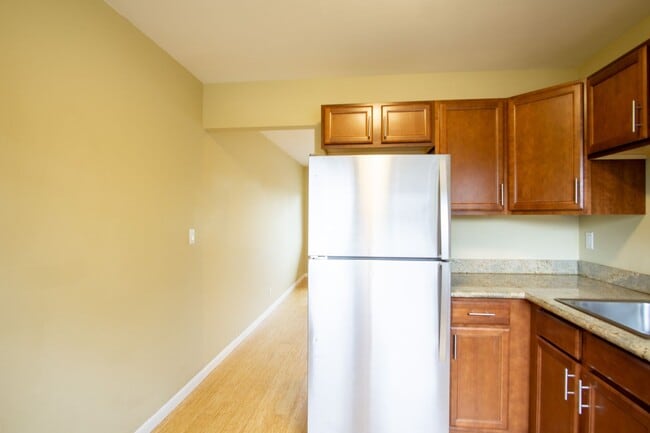 Building Photo - Renovated 2 Bedroom Flat in St. Johns/Port...