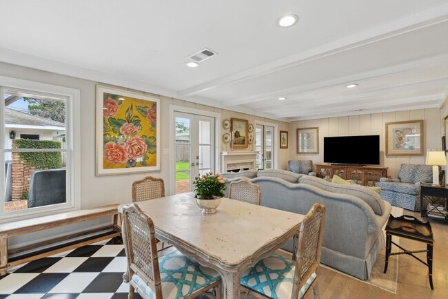 Building Photo - 6158 Burgoyne Rd