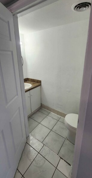 Building Photo - 460 NE 18th Ave