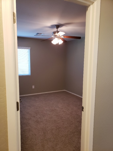 Building Photo - 1671 W Flamingo Dr