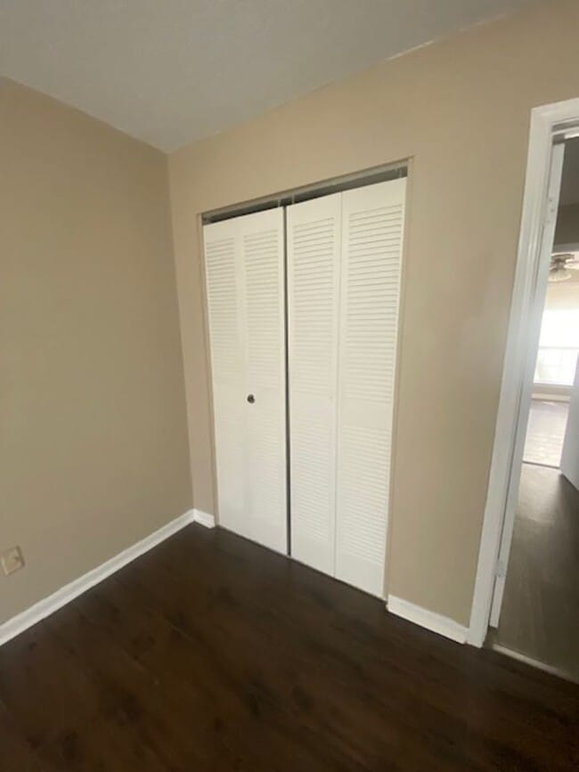 Building Photo - 6227 Crest Green Rd