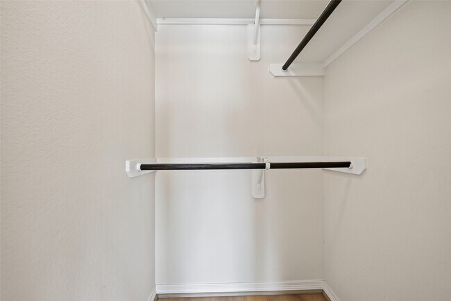Building Photo - 2707 Shadybrook Meadow Dr