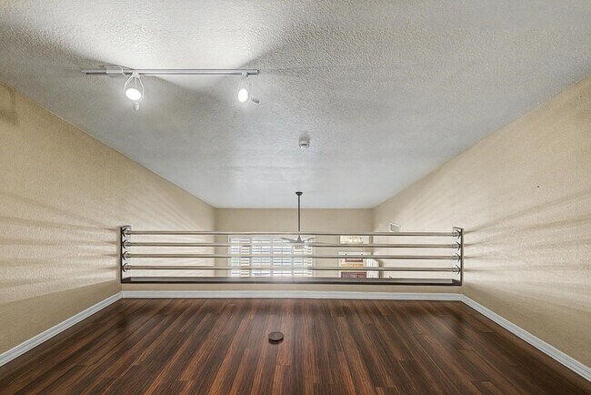 Building Photo - 6126 E Juniper Ave