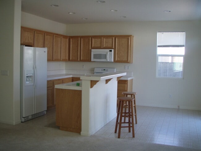 Building Photo - 4 BR | 2.5 Bath | 2090 SF | Tenants Pay $1...