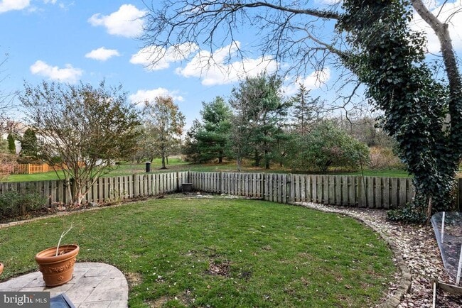 Building Photo - 44 Burgundy Dr