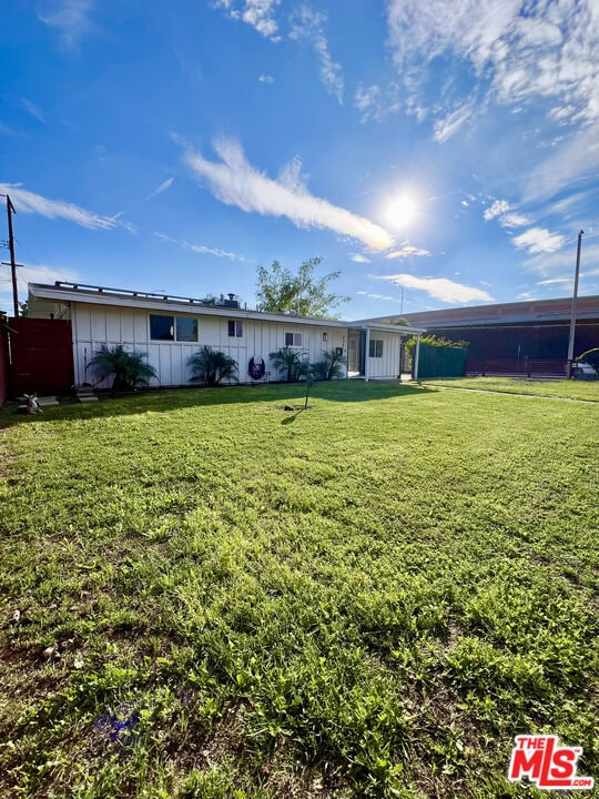 Building Photo - 848 W Irving Pl