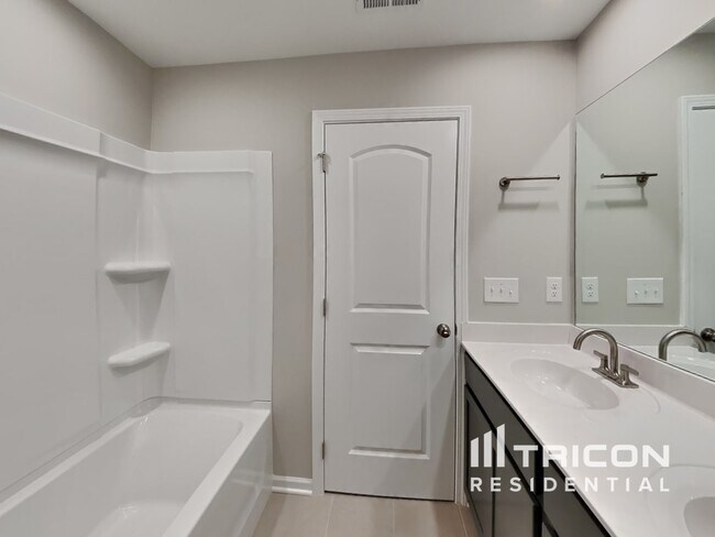 Building Photo - 160 Millbrook Dr
