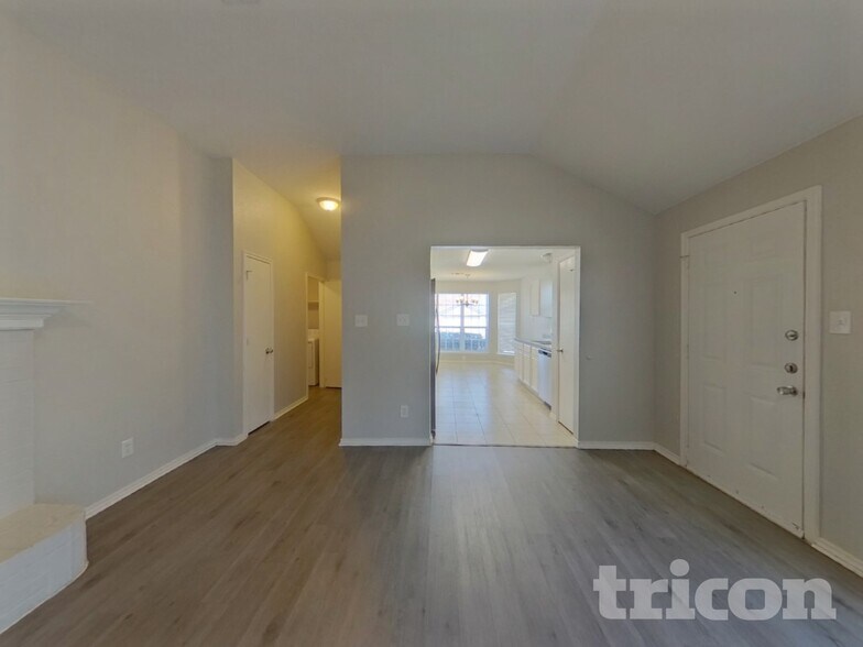 Building Photo - 6910 Meadow Bend Dr