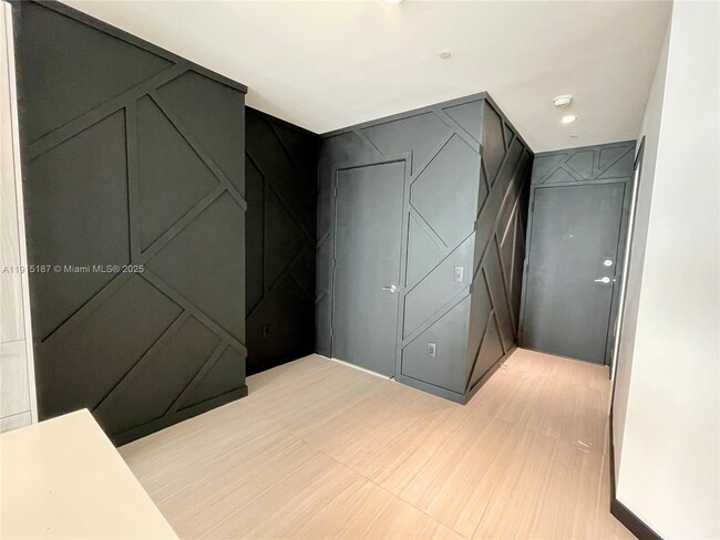 Building Photo - 480 NE 31st St