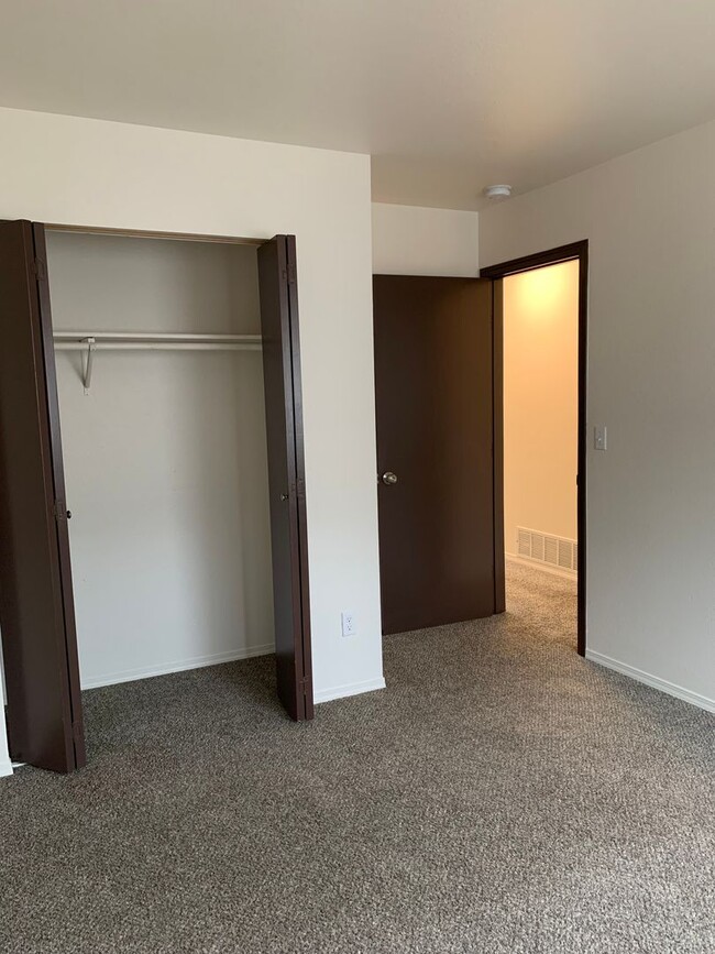 Building Photo - 3 Bdrm 1.5 Ba | Muldoon & Tudor area | AVA...