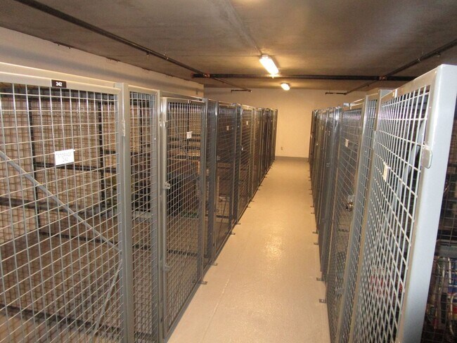 Building Photo - Savina by Bosa - Built 2020 - Bay & Downtown Views - 2 Parking Spots