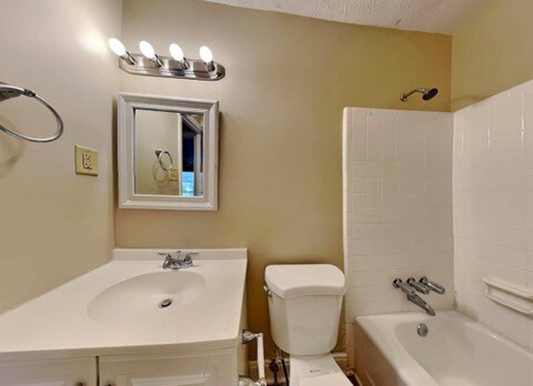 Building Photo - 2882 Lakemont Pl SW
