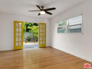 Building Photo - 906 Venezia Ave