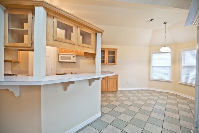 Building Photo - ***402 NE Shasta Court***