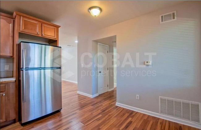 Building Photo - The Enclave at Riverside Village