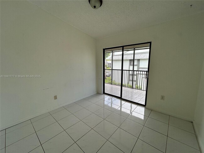 Building Photo - 468 NE 206th Ln