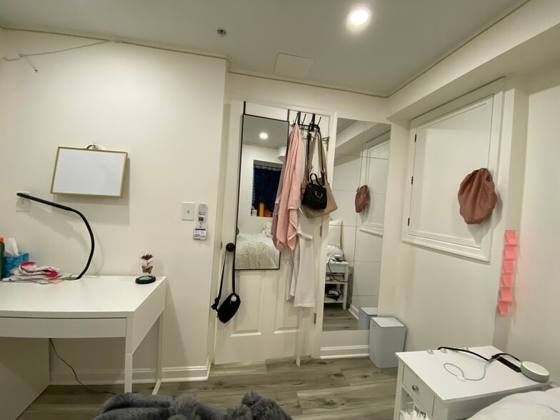 Building Photo - 1327 Belmont St NW