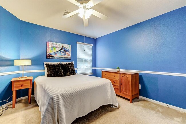 Building Photo - 6303 Applewood Forest Dr