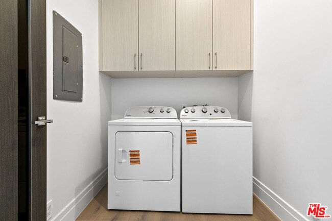 Building Photo - 6380 Meadows Ct