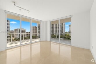 Building Photo - 10 Venetian Way