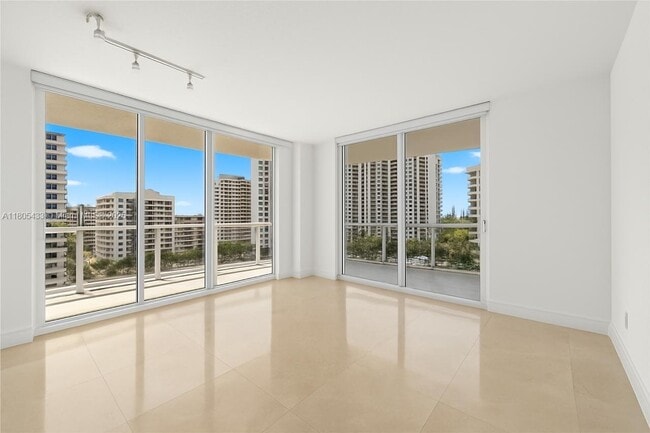 Primary Photo - 10 Venetian Way