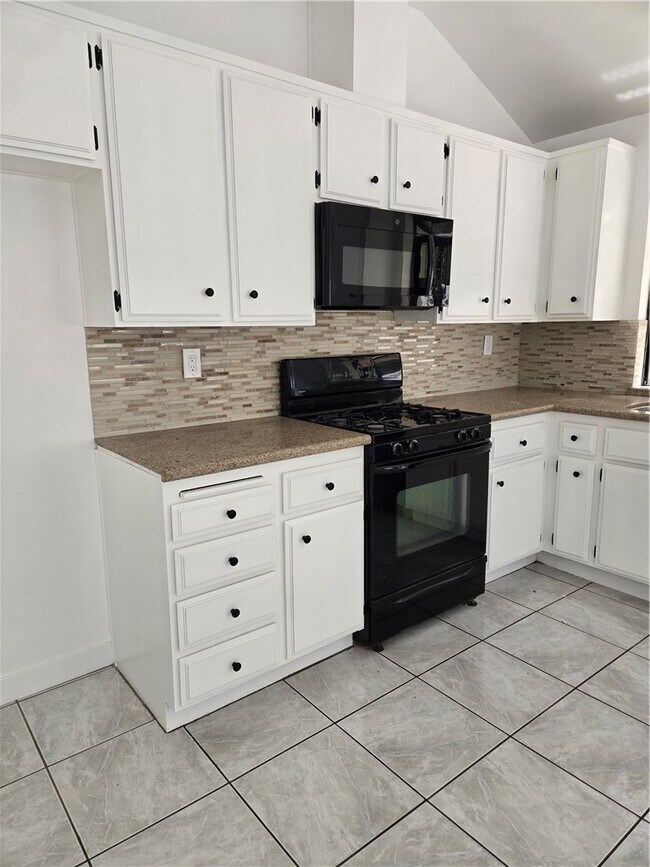Building Photo - 21082 Primrose Ln