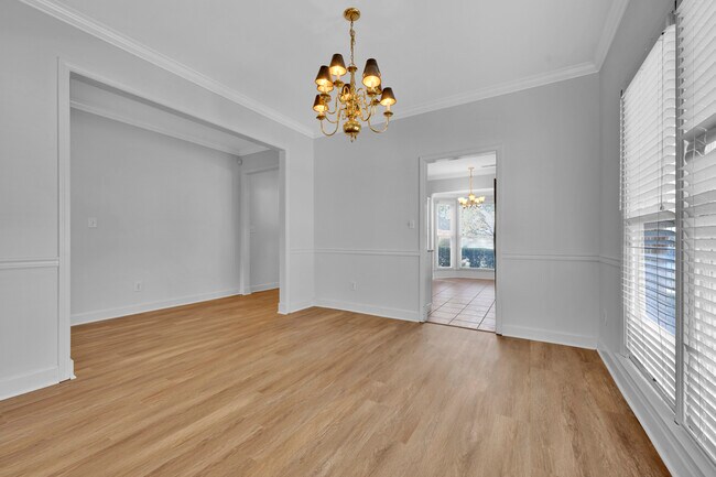 Building Photo - 310 Willow Crest Ln