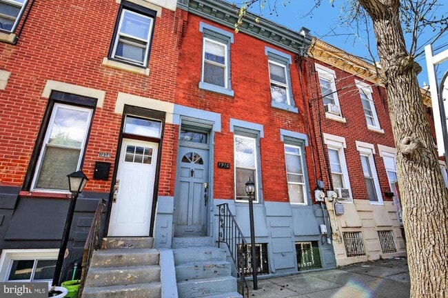 Building Photo - 1910 N Howard St