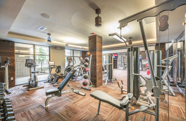 Building Photo - 401 Foch St