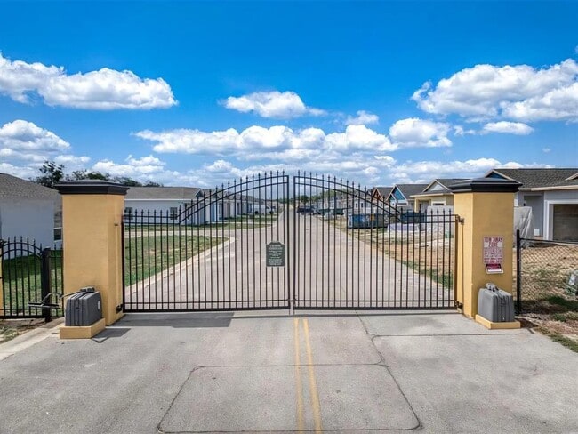 Building Photo - 1450 Las Villas Blvd