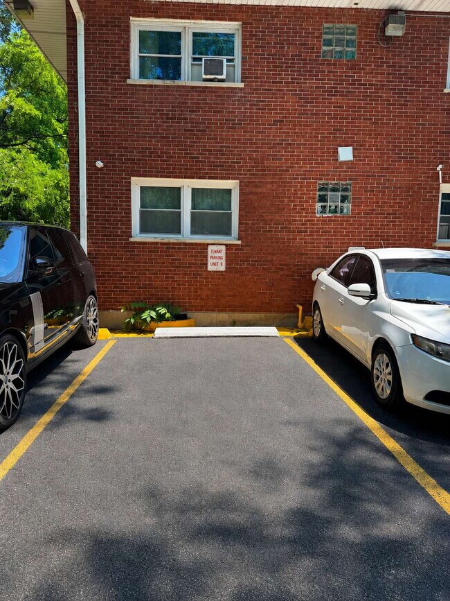 Building Photo - 1-Bedroom Apartment with Reserved Parking – Unit 8