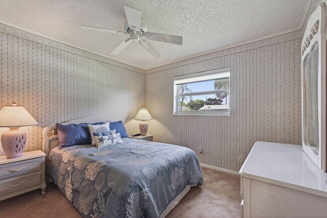 Building Photo - 704 Juniper Dr