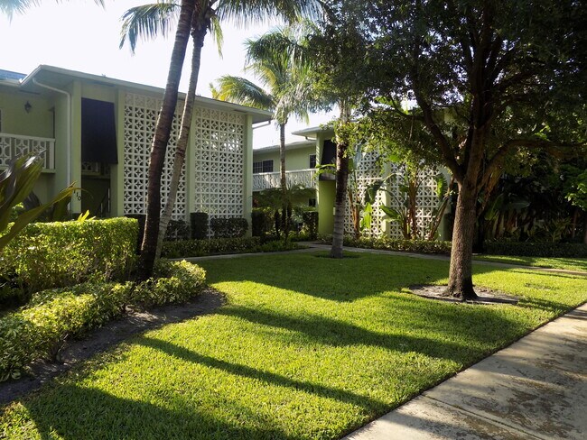 Building Photo - 102 N Lakeside Dr