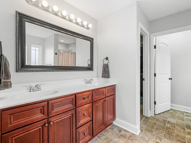 Building Photo - Beautiful Home Close to MCAS New River Air Station