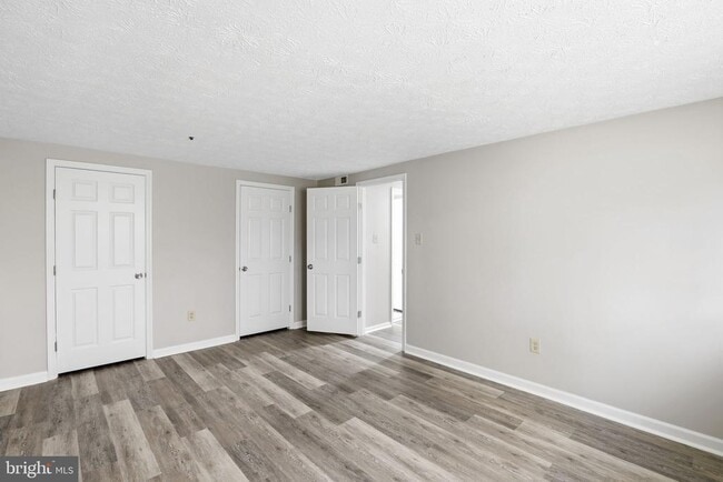 Building Photo - 907 Woodbridge Ct