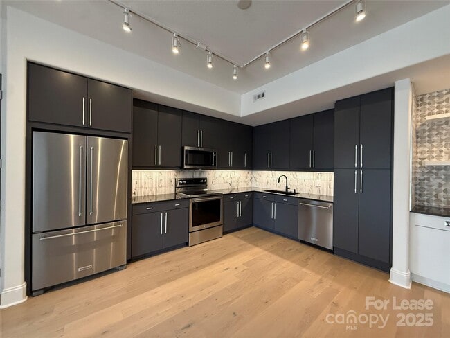 Building Photo - 4625 Piedmont Row Dr