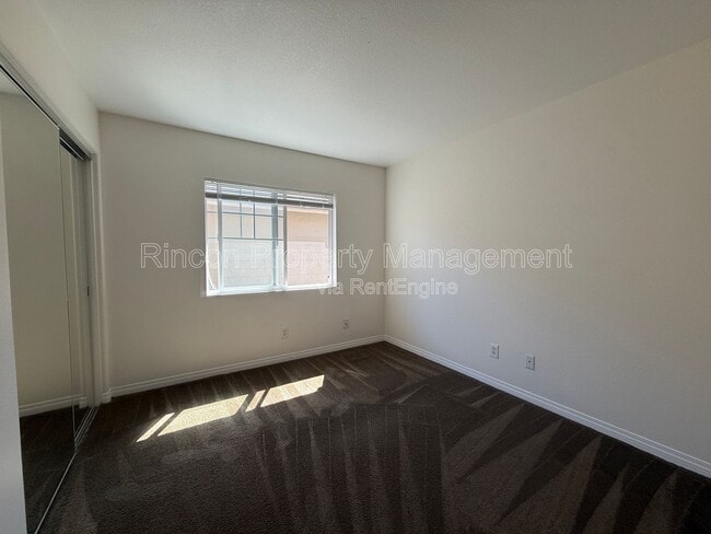 Building Photo - 238 E Pleasant Valley Rd