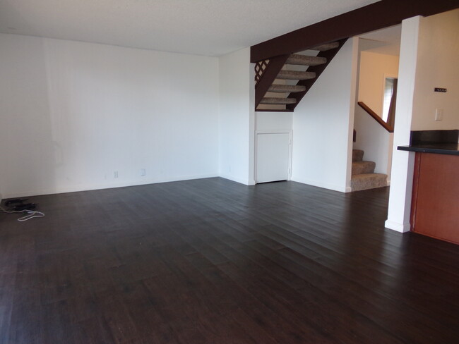 Building Photo - PALEHUA GARDENS - Upgraded 3 Bedroom Townhome