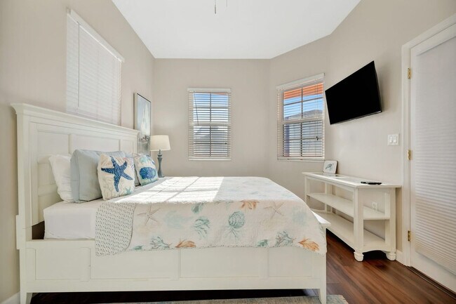 Building Photo - 530 S Gulfview Blvd