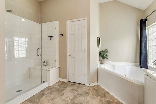 Building Photo - 2617 Sunday House Dr