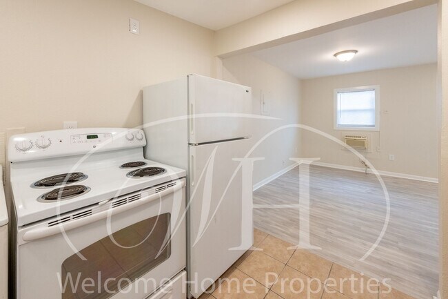 Building Photo - 1 bedroom with Peaceful Back Yard on Quiet...