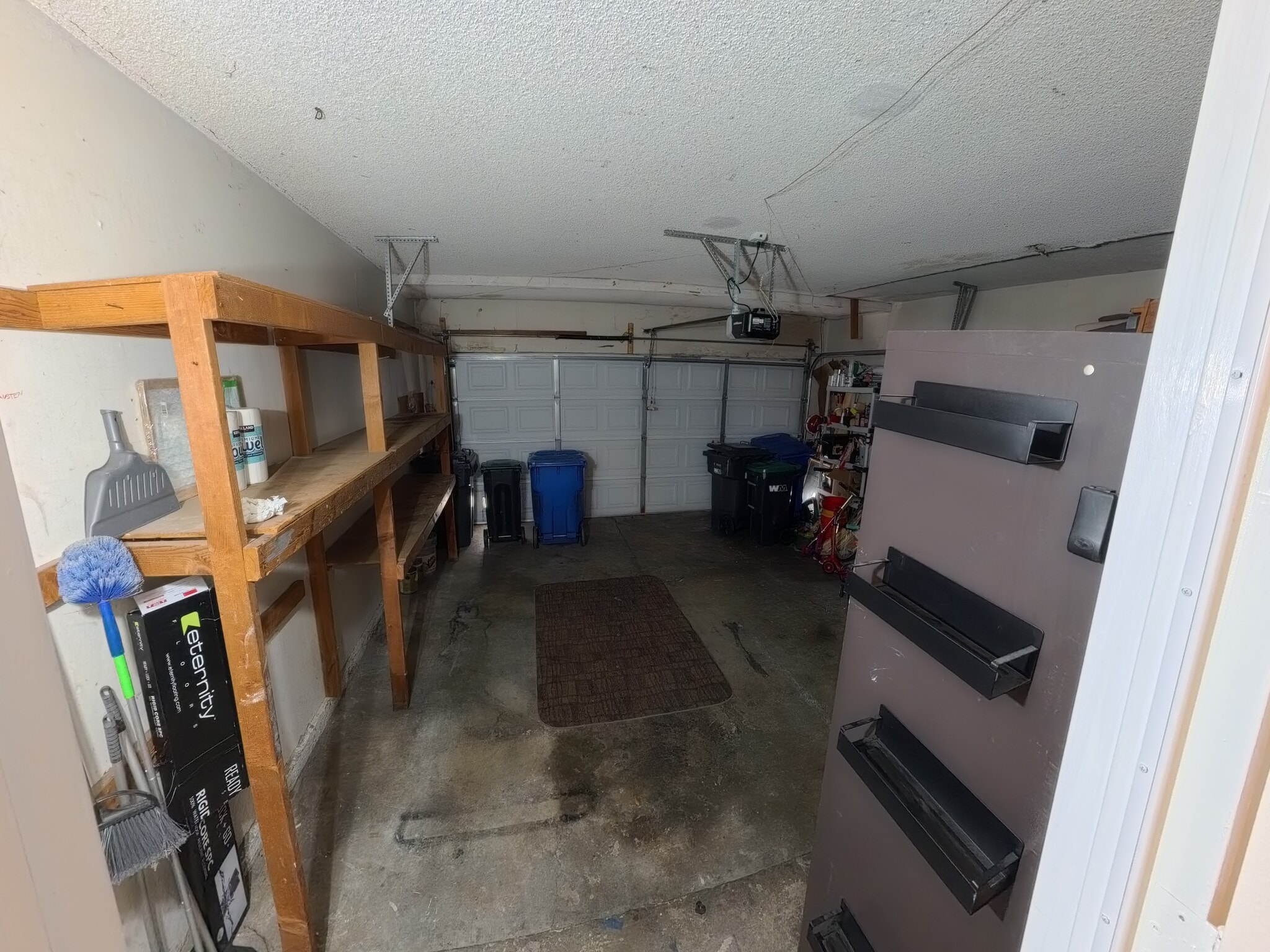 one space garage - 30535 Canwood St