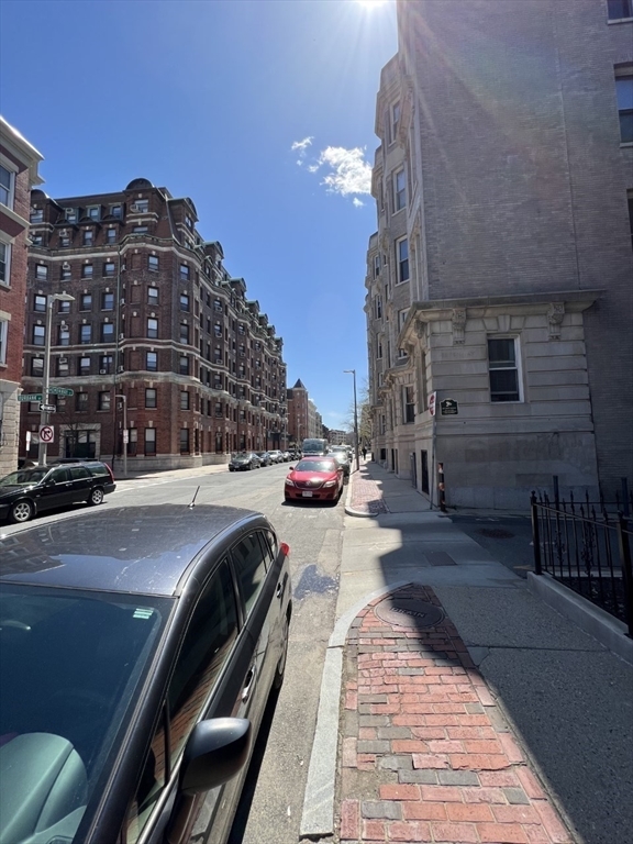 Building Photo - 65 Hemenway St